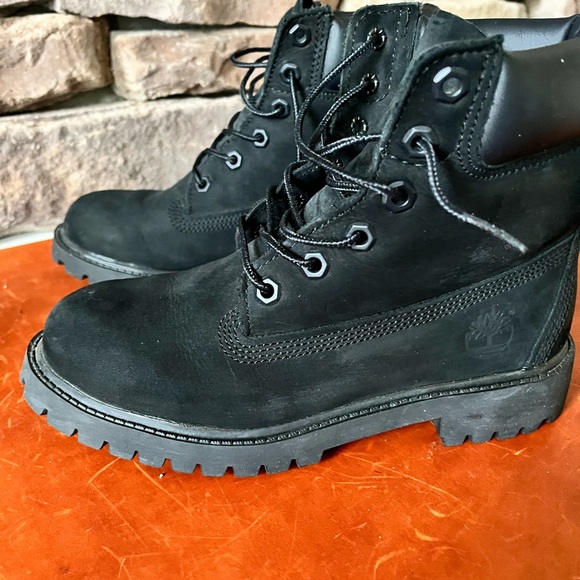 Timberland black boots. Size 4. Pristine condition. - Picture 5 of 6